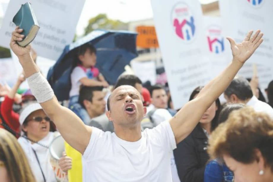 La polémica por el ajuste de los manuales de convivencia ha generado incluso multitudinarias manifestaciones. / Cristian Garavito - El Espectador