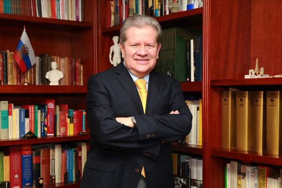 El historiador y diplomático ecuatoriano Eduardo Durán-Coutin, autor del libro de historia 'Colombia, el país de los extremos'. (Cortesía Eduardo Durán-Coutin - Handout - Agencia Anadolu).