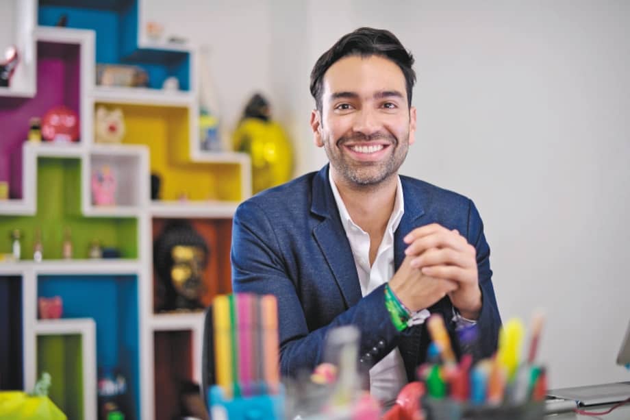 El representante Mauricio Toro presentó la denuncia de oficia en contra del fiscal Francisco Barbosa por su viaje con su hija a San Andrés.