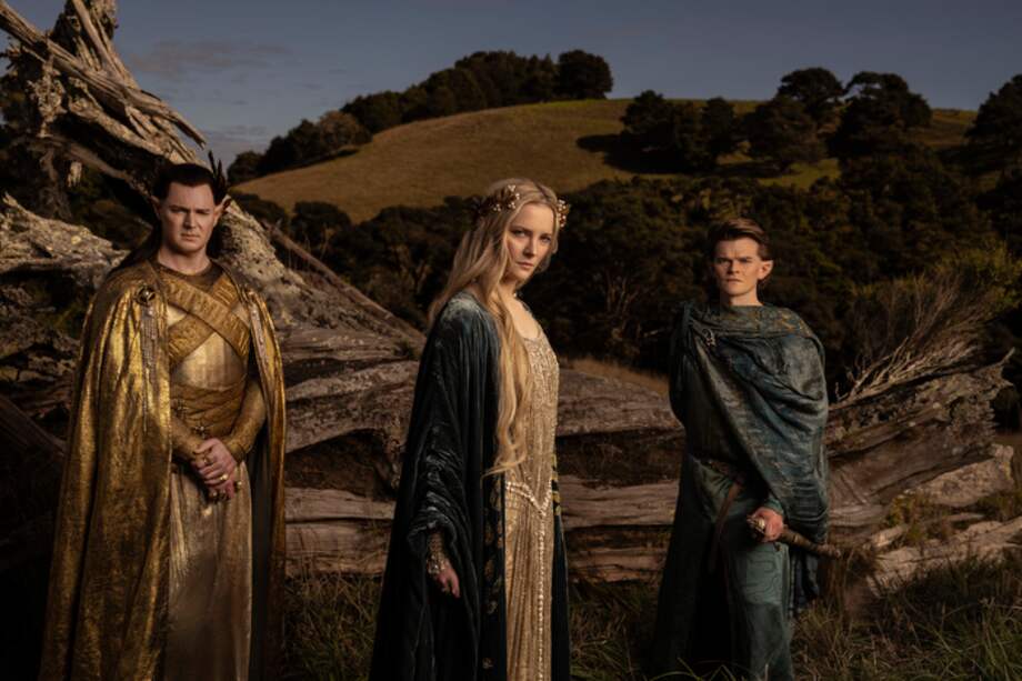 Banjamin Walker (Gil-Galad), Morfydd Clark (Galadriel) y Robert Aramayo (Elrond), protagonizan "Los anillos de poder" que se estrena este 2 de septiembre en Prime Video.