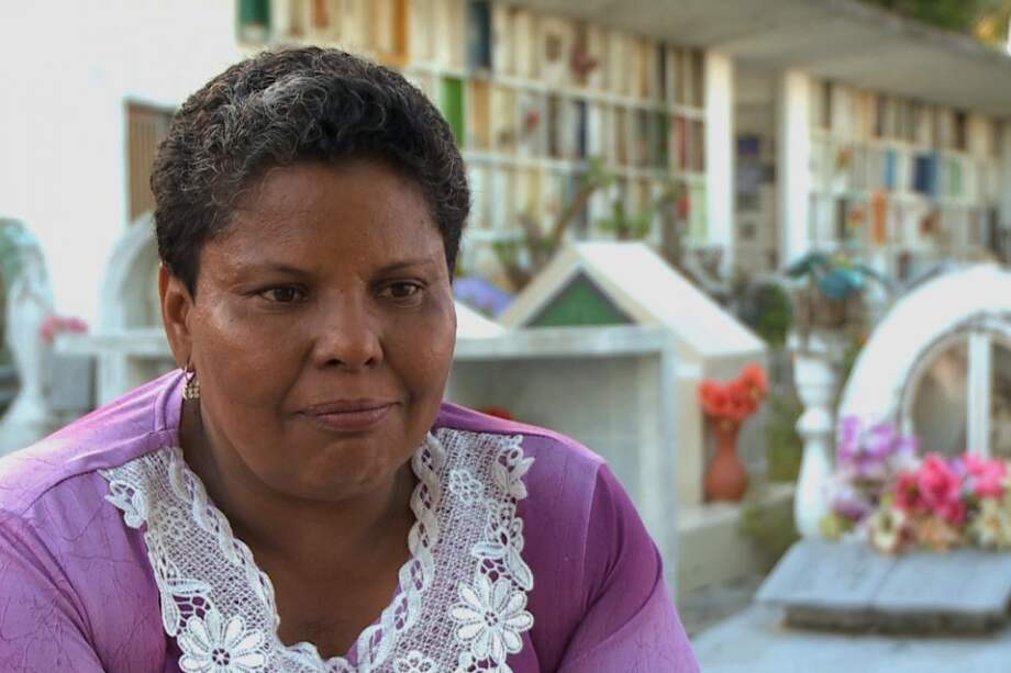 "Réquiem NN" habla sobre el ritual que practican los habitantes de Puerto Berrío: adoptar muertos y rezar por sus almas.