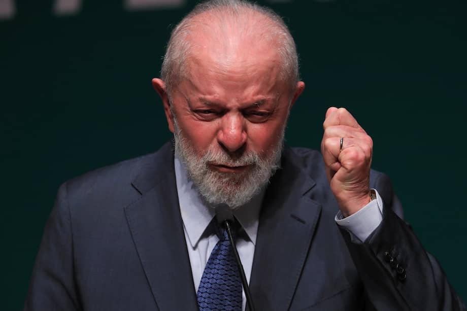 El presidente de Brasil, Luiz Inacio Lula da Silva, habla en la ceremonia de posesión de la nueva presidenta de Petrobras, Magda Chambriard, este miércoles, en el centro de investigaciones Leopoldo Américo Miguez de Mello (Cenpes), en Río de Janeiro (Brasil).