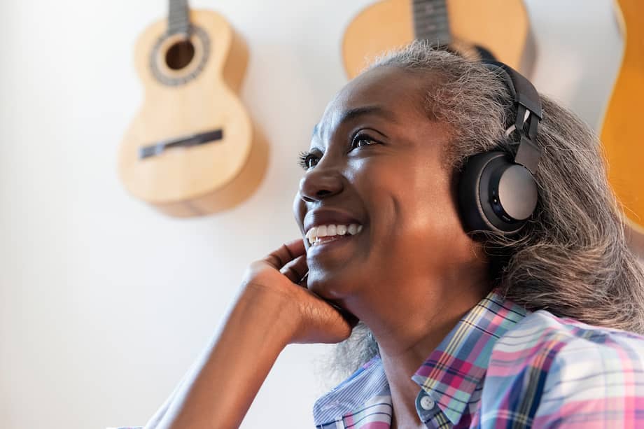 Un estudio revela que el cuerpo parpadea al compás de la música de forma involuntaria.