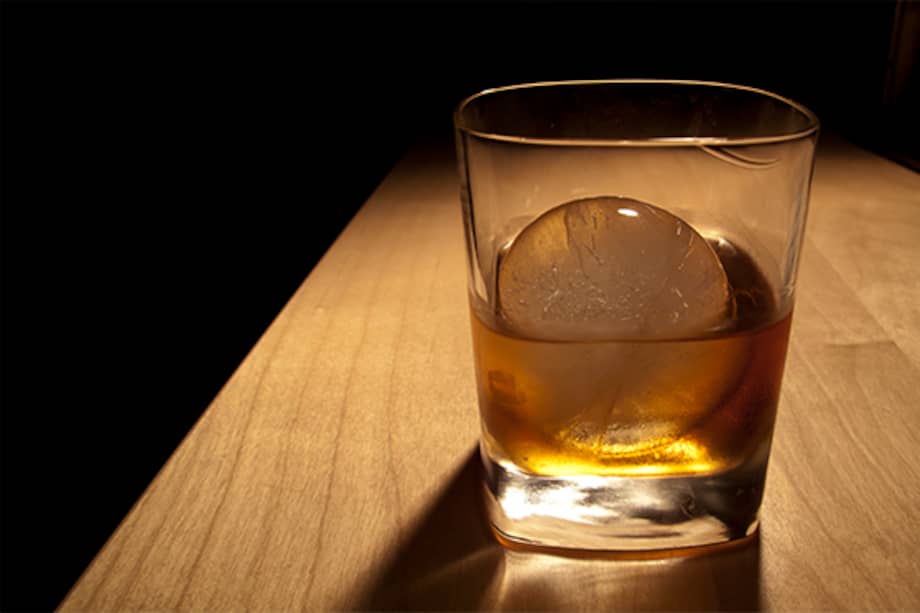 ¿De dónde viene el «whisky en las rocas»?