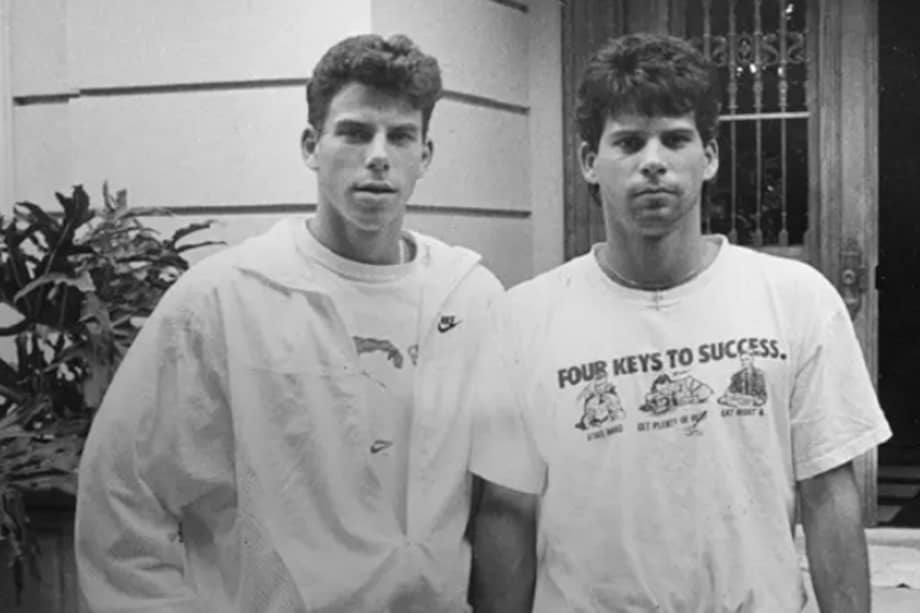 Erik y Lyle acabaron con la vida de sus padres, José y Mary Louise ‘Kitty’ Menendez, en 1989, siendo condenados por ello en 1996.