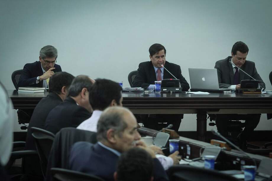 En la aprobación en la Comisión Primera del senado, el ministro Juan Fernando Cristo habló de buscar posiciones conciliadas con el Congreso. / Mininterior