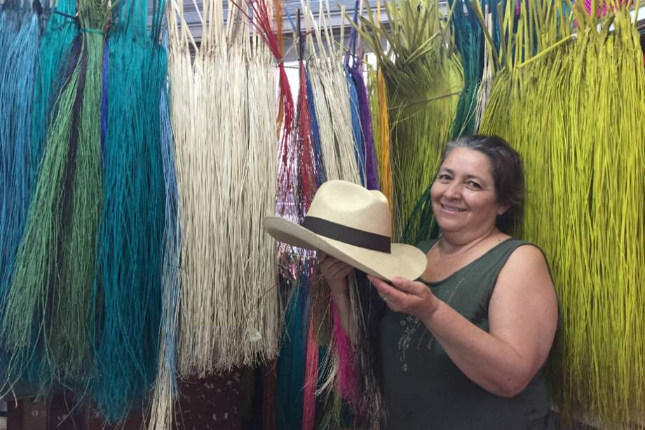Juana Castillo dirige la Asociación de Tejedoras Juanita, en Sandoná (Nariño), donde tejen 131 mujeres y seis hombres. / María Alejandra Castaño Carmona