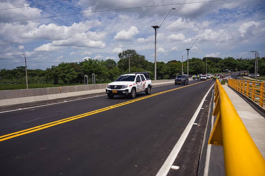 La obra beneficiará a más de 10 mil usuarios de la vía.
