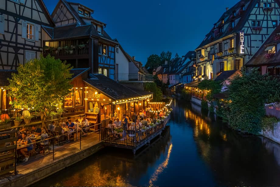El centro histórico de Colmar está clasificado como zona protegida, y ha sido continuamente restaurado para llegar hasta hoy como lo que es: un pueblo de cuento de hadas.