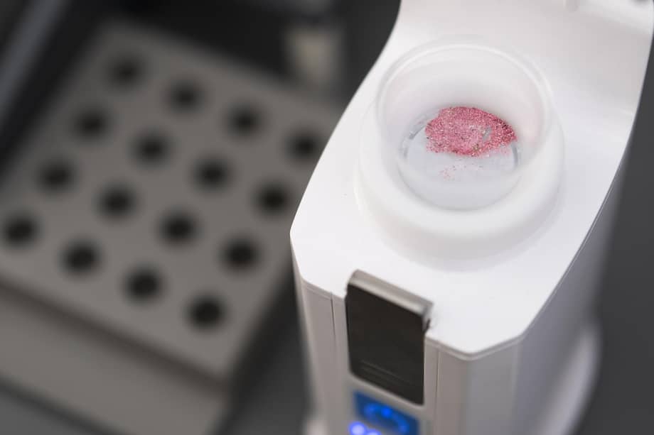 Una pastilla de MDMA (3,4-metilendioximetanfetamina, comúnmente conocida como éxtasis)