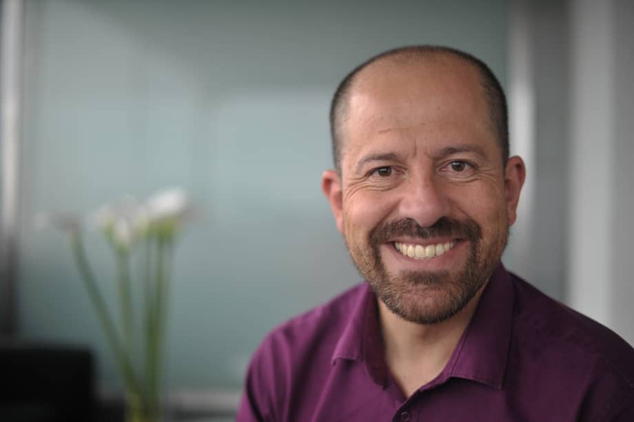 Recientemente, Carlos Fernando Álvarez decidió radicarse en Buenos Aires, donde terminará una maestría en periodismo y escribirá otro libro. / Gustavo Torrijos