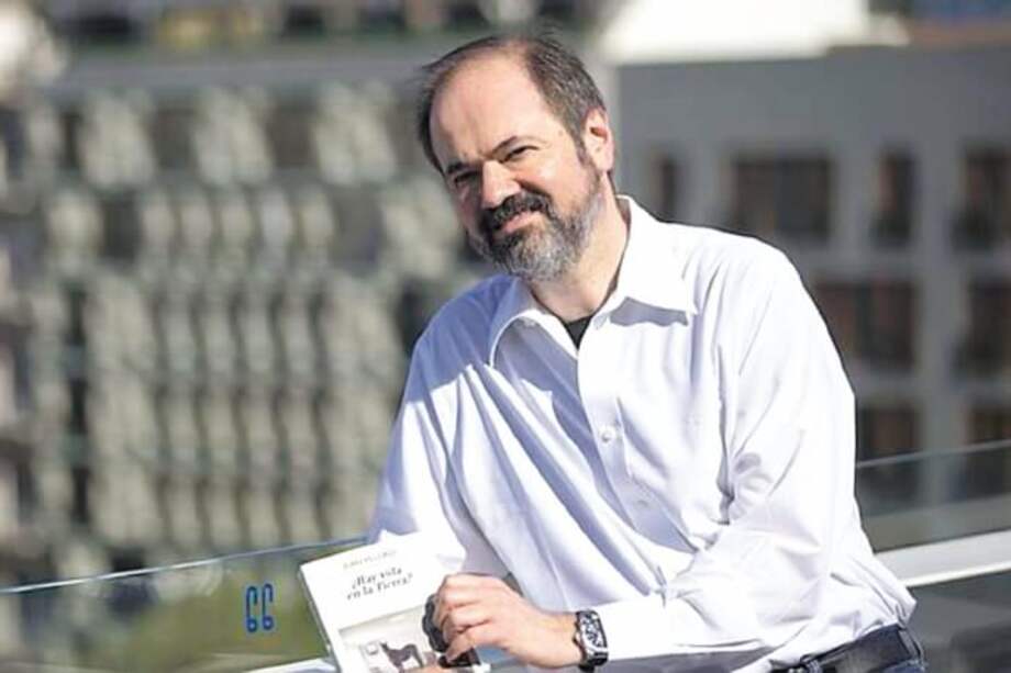 Juan Villoro, escritor mexicano, cree que cada lectura de un mismo libro aporta un significado diferente a este. Así, un libro es una obra de arte en potencia a la espera de ser descubierto por un lector.