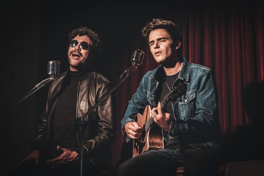 Andrés Cepeda junto a Alejandro Santamaria.