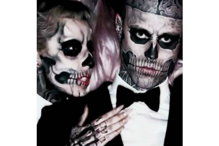 Lady Gaga y su amigo Zombie Boy. / Tomada de la cuenta de Twitter de Lady Gaga