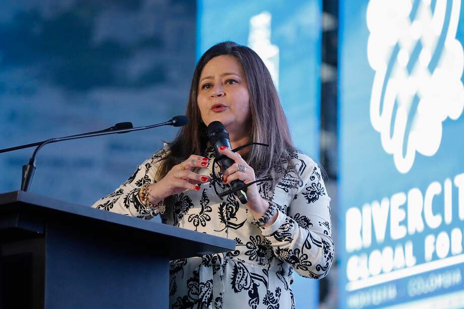 La minTransporte aseguró que el gobierno iba a apoyar el Tren de Cercanías, pero Petro se tiró este macroproyecto: Mario Fernando Prado