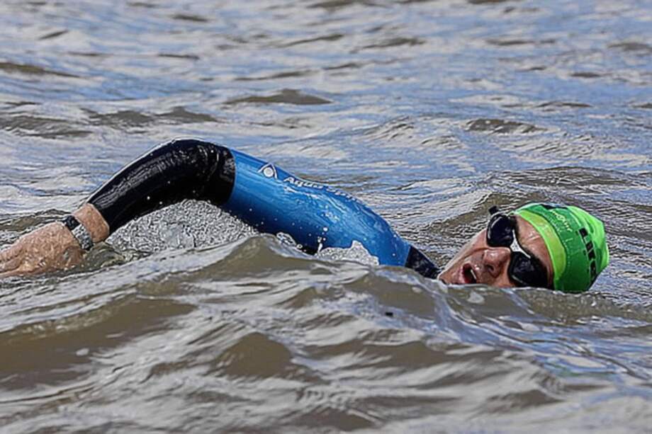 Salazar cruzará nadando el estrecho de Gibraltar.