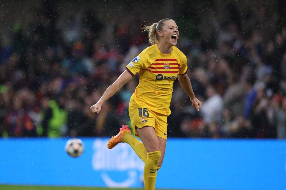 Fridolina Rolfo, de Barcelona, celebra marcar el gol 0-2 durante la semifinal de la Liga de Campeones Femenina de la UEFA, partido de fútbol de vuelta entre el Chelsea WFC y el FC Barcelona Femeni, en Londres, Gran Bretaña, el 27 de abril de 2024.