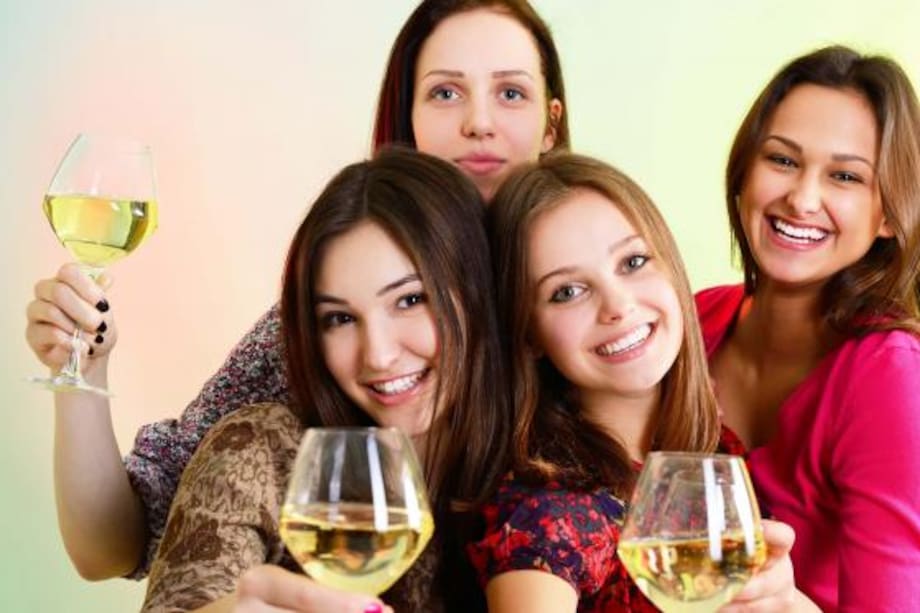 Mujeres inteligentes tienen más probabilidades de consumir alcohol