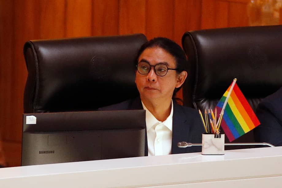 “Hoy, la sociedad nos ha demostrado que se preocupa por los derechos LGBT”, declaró Tunyawaj Kamolwongwat, parlamentario del Partido Avanzar, una formación progresista que ha presionado en favor de los derechos de las personas lesbianas, gais, trans, bisexuales y queer en Tailandia. “Ahora, por fin, tenemos los mismos derechos que el resto”, agregó.