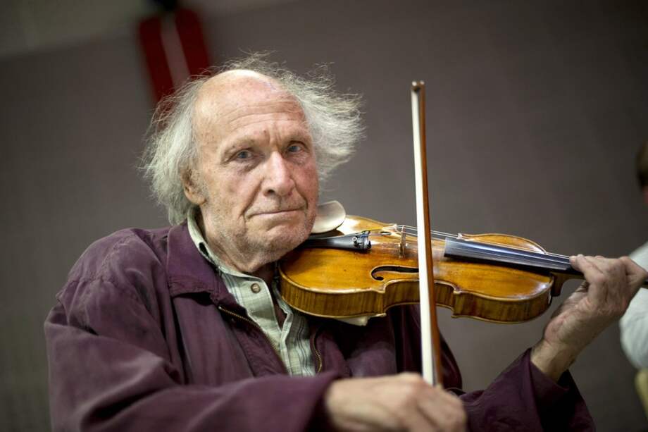 Ivry Gitlis fue el primer artista israelí que actuó en la Antigua Unión Soviética (en 1955), fue fundador de numerosos festivales y fue, también, un ferviente defensor del proceso de paz israelo-palestino.
