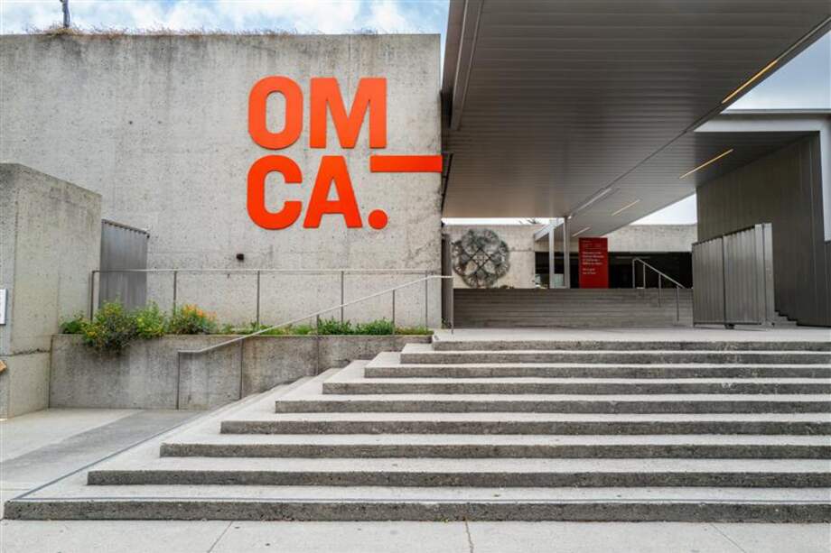 El Museo Oakland de California alberga una colección mixta entre arte, ciencias naturales e historia.