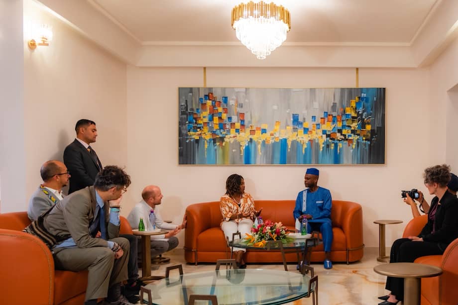 La vicepresidenta Francia Márquez y el ministro de Relaciones Exteriores de Togo, Robert Dussey, durante un encuentro realizado este 8 de diciembre.