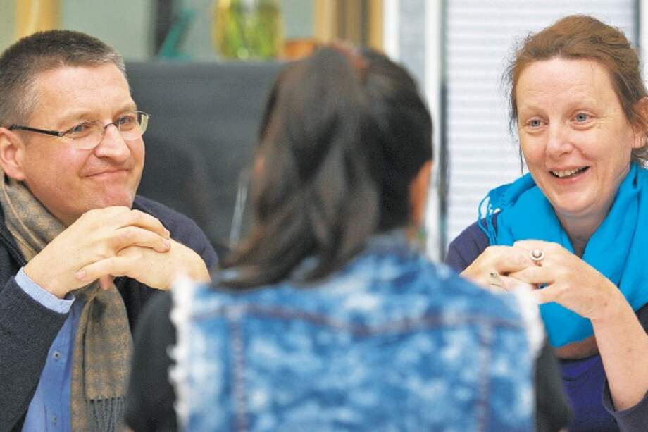 Udo Krenzer, jefe del equipo forense del CICR, y Joelle Kuhn, encargada del tema de desaparecidos de CICR. / Cristian Garavito