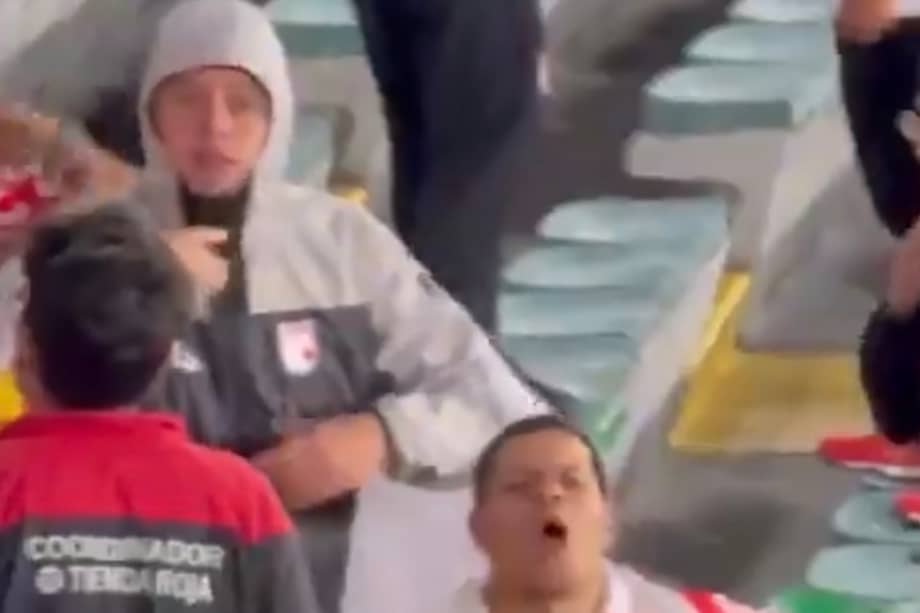 La polémica se desató tras la difusión de videos donde presuntos hinchas de Santa Fe habrían realizado gestos racistas contra aficionados de Corinthians en El Campín.