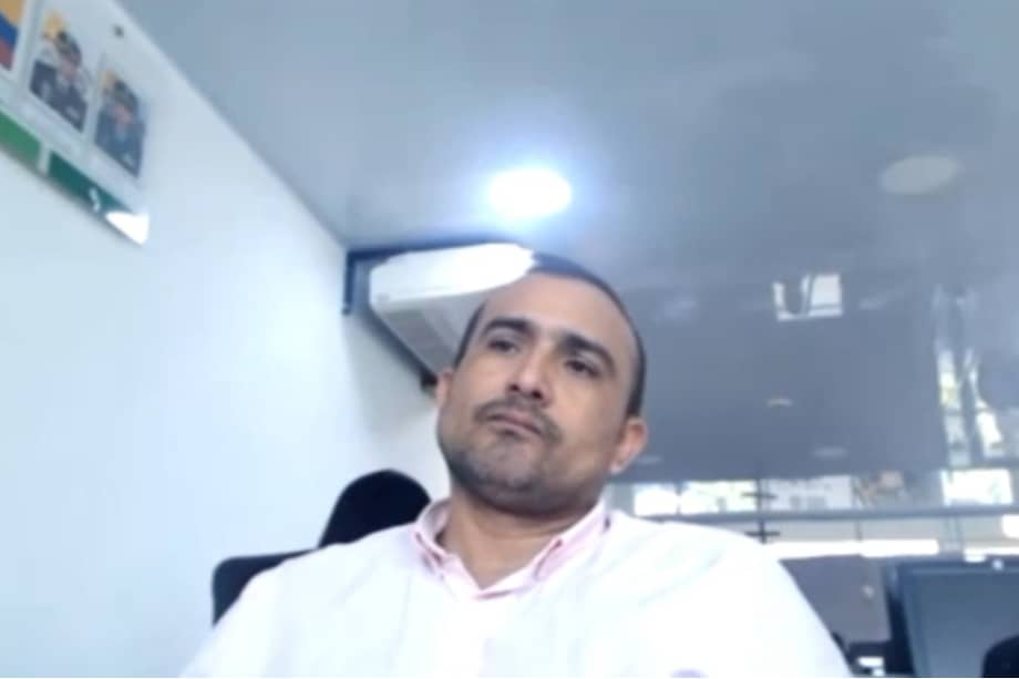 Nieves Mosquera habría llamado a la familia del topógrafo y, haciéndose pasar por un disidente de las Farc, les pidió cierta cantidad de dinero para su liberación.