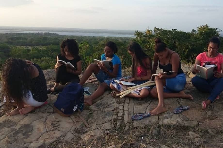 DALE (Desarrollo Autónomo Liderazgo Efectivo) es una beca enfocada en jóvenes líderes y lideresas de población étnica.