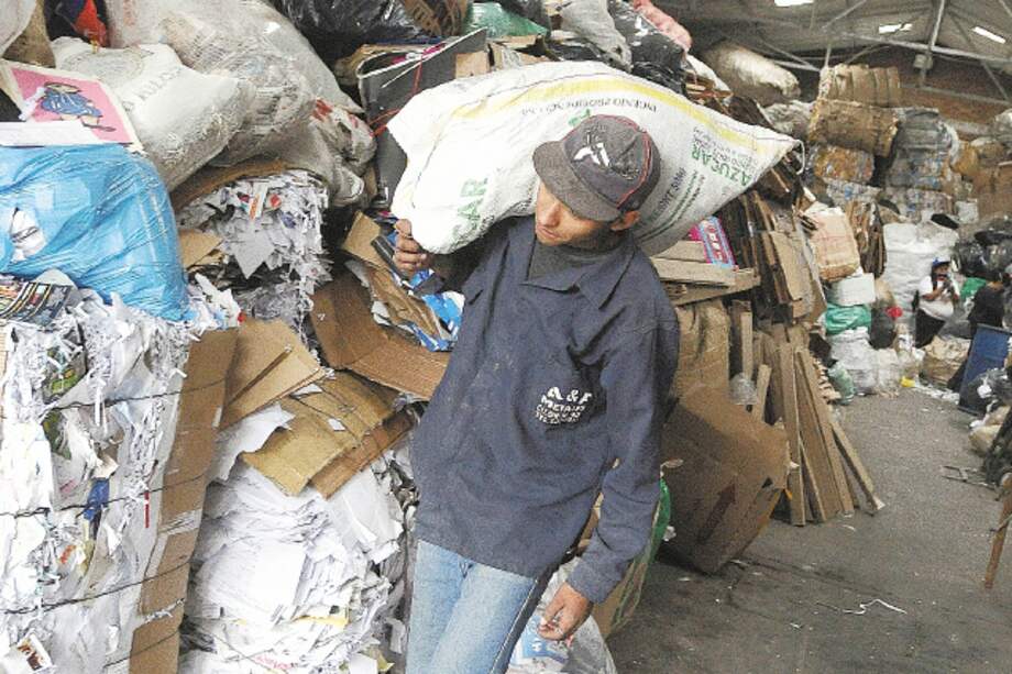 Recicladores: la razón por la que piden suspender licitación de aseo en Bogotá