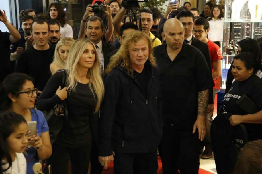 El guitarrista y cantante Dave Mustaine (c), de la legendaria banda estadounidense trash metal Megadeth. / EFE