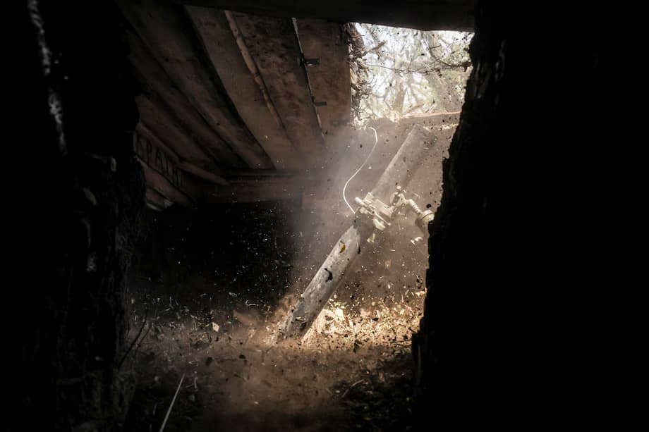 Imagen de referencia, que muestra un mortero disparado por la Brigada Mecanizada 24 en las afueras de Chasiv Yar en el Donbás en mayo de 2025 durante la invesión rusa. EFE/EPA/UKRAINIAN 24 MECHANIZED BRIGADE