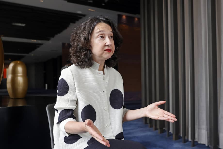 La escritora Muriel Barbery habló sobre que el arte, la amistad y el amor son los tres pilares en su vida.