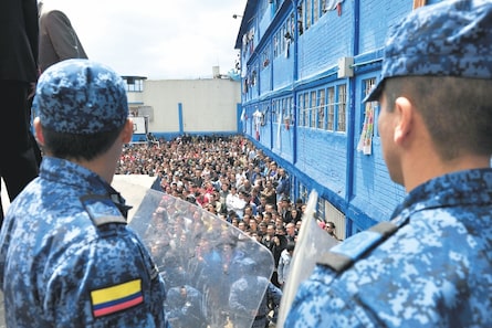 Fosas y ácido: las pruebas de la guerra en la Modelo que sigue en la impunidad