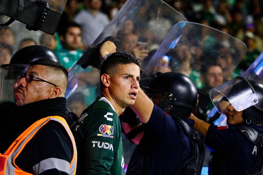 James Rodríguez durante un partido de la Liga MX entre León y Puebla el 8 de noviembre de 2025.