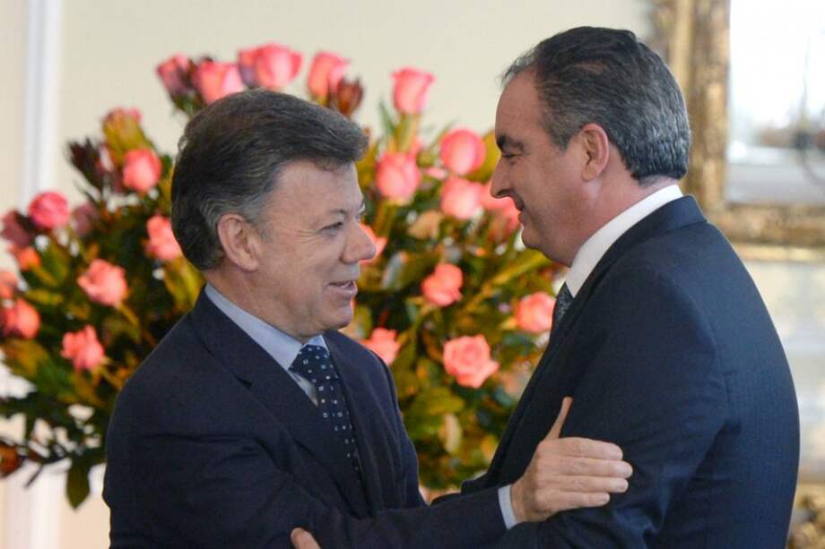 El presidente Santos y el secretario de la Presidencia, Aurelio Iragorri