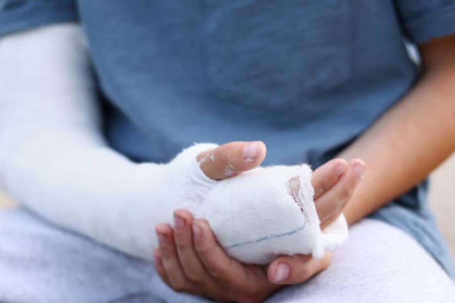 Imagen de referencia. El hombre había salido a trotar cuando piso un cable descubierto que le generó quemaduras en el 31% del cuerpo.