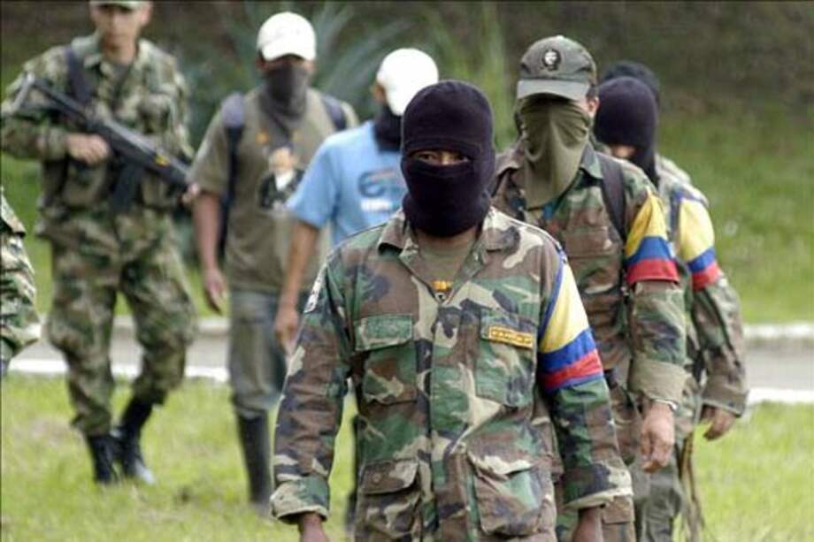 Guerrilleros pudieron viajar, gracias a que se suspendieron sus órdenes de capturas / Archivo