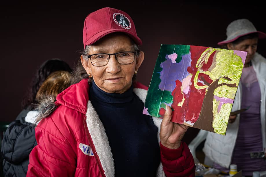 En 2022, gracias a la iniciativa de Sharon Garzón y Ana María Quintero, jóvenes del colectivo Barrios Más Unidos, los relatos de estas mujeres, que han dedicado su vida al reciclaje, tuvieron un lugar común donde encontrarse: así nació la Editorial Echemos Carreta.