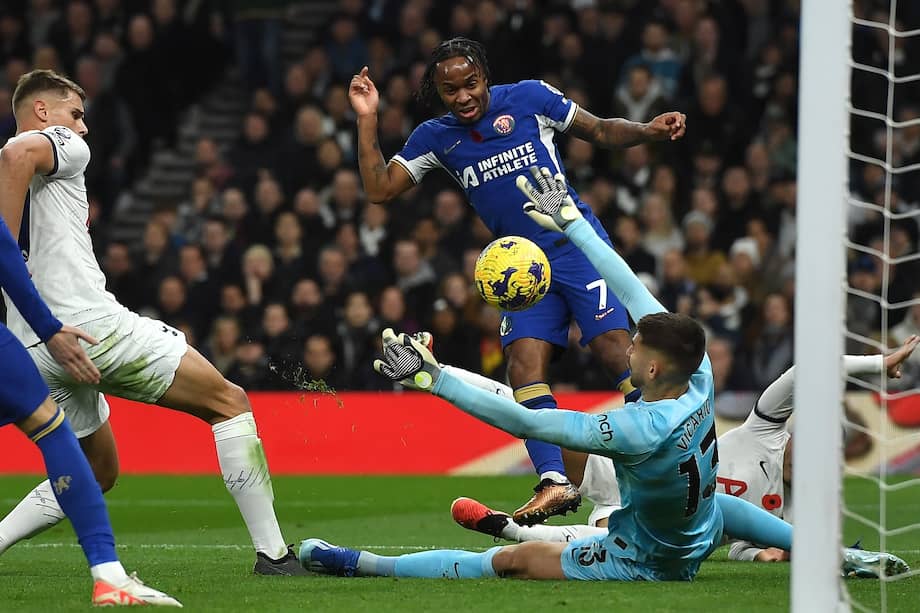 Chelsea, como visitante, venció 4-1 al Tottenham y le quitó el invicto en la Premier League. EFE/EPA/VINCE MIGNOTT