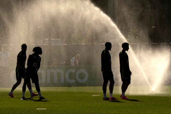 Casi 100 partidos a más de 28 °C: el otro gran rival en el Mundial de Fútbol es el calor
