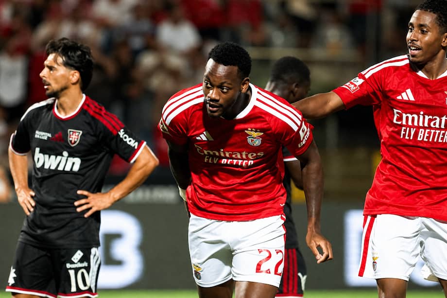 Jhon Jáder Durán celebra su primer gol con Benfica en la liga portuguesa.