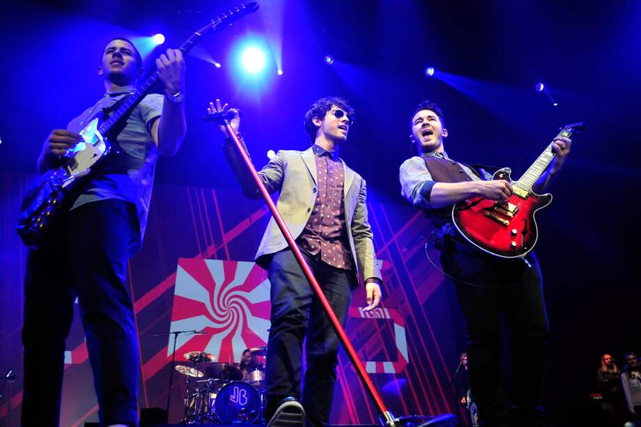 La banda estadounidense Jonas Brothers se presentó en el Auditorio Banamex.