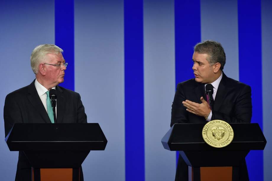 Eamon Gilmore, enviado especial de la Unión Europea para el proceso de paz, junto al presidente Iván Duque. / Presidencia de la República