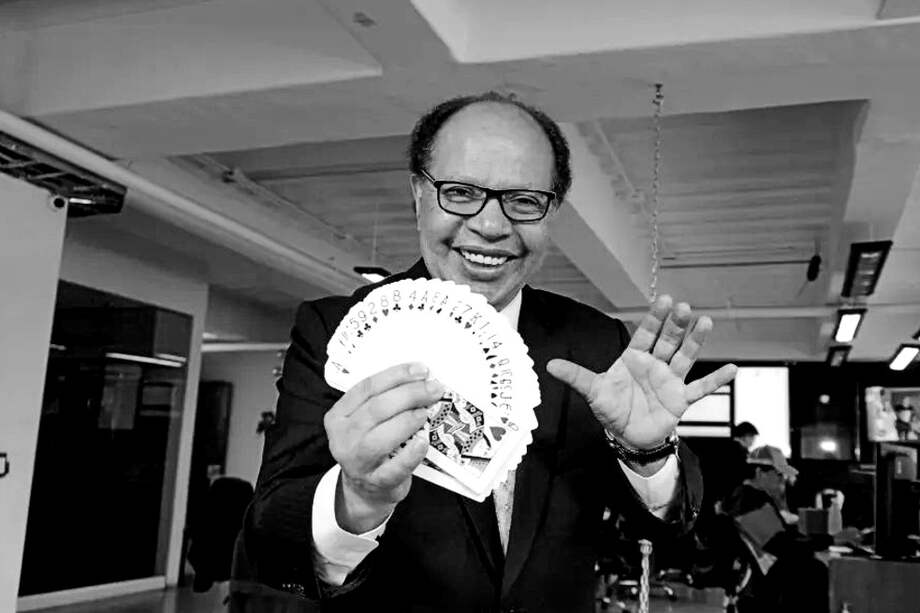 Después de 20 días hospitalizado, el mago colombiano Gustavo Lorgia falleció.