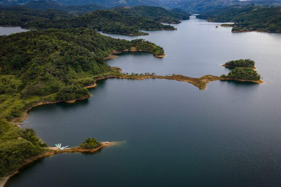 "Necesitamos del concurso de todos, para superar una situación realmente critica que puede afectar los hogares, el comercio y las empresas", indica ISAGEN.
