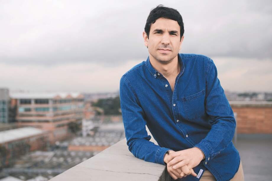 Diego Aristizábal, director de la Fiesta del Libro de Medellín, fue el jefe de prensa de la reciente edición de la Feria del Libro de Bogotá. / Mauricio Alvarado - El Espectador