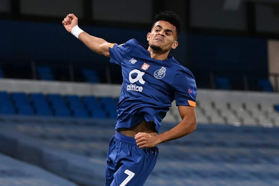 El colombiano Luis Díaz celebra el gol que anotó este miércoles contra Manchester City en Champions.