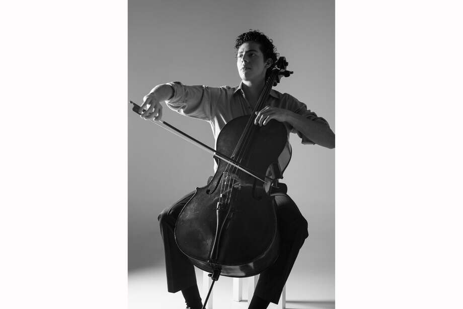 Santiago Bernal comenzó tocando violín y a los once años optó por el chelo como su instrumento oficial. / Cortesía Festival de Música de Medellín